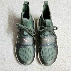 Puma sneakers size 5.5